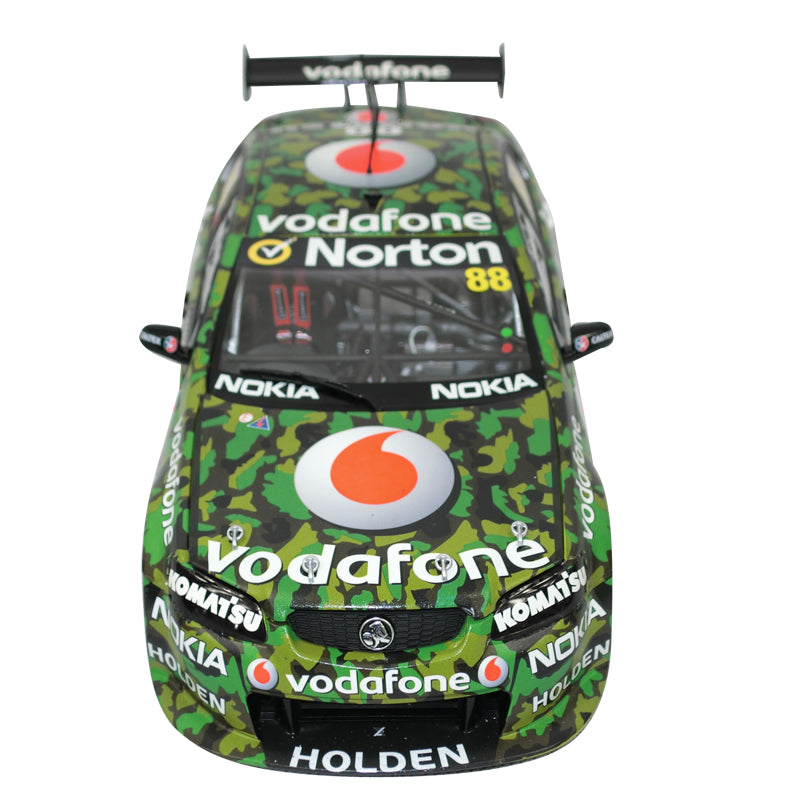 1:18 Classic Carlectables Jamie Whincup 2011 Townsville Camo Livery 18484