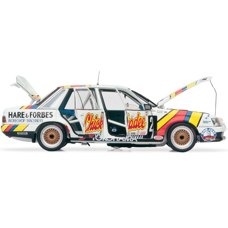 1:18 Holden VK Commodore 1986 Bathurst Winner 18267 Classic Carlectables