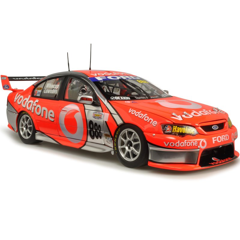 1:18 Ford BF Falcon 2007 TeamVodafone Lowndes/Whincup Bathurst 1000 Winner 18345 Classic Carlectables