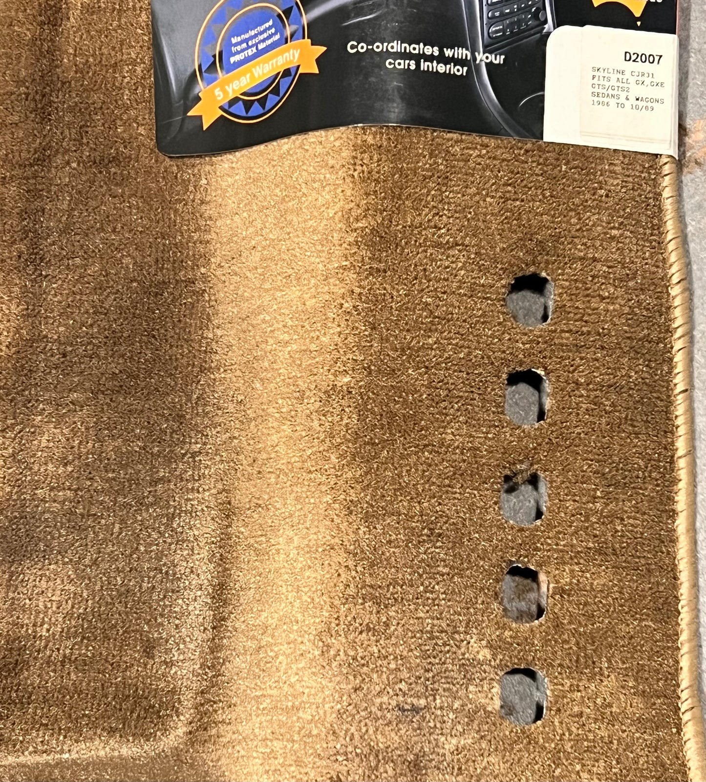 Dashmat Beige Suits Nissan Skyline CJR31 GX GXE 1986-10/1989 D2007