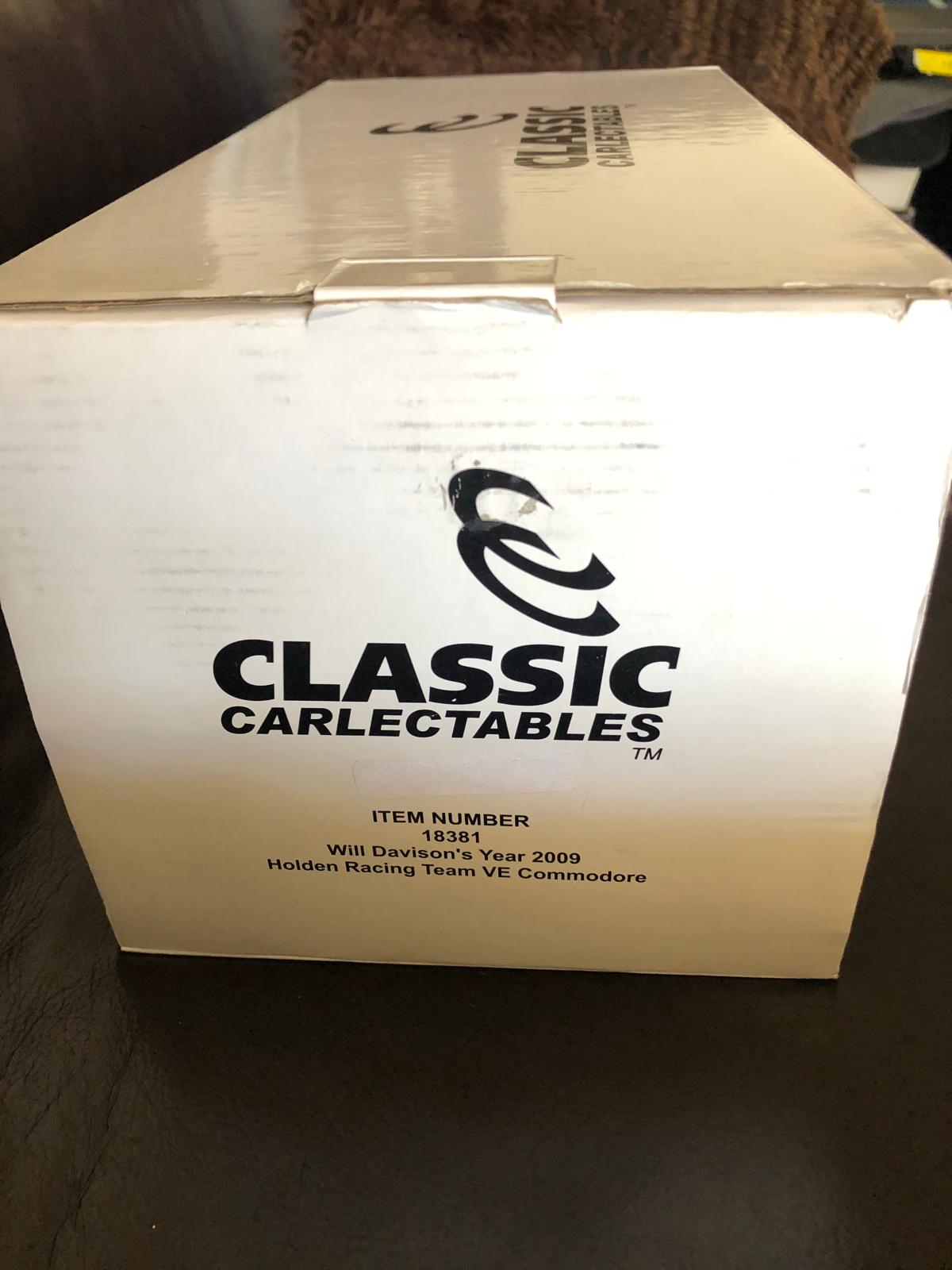 1:18 Holden VE Commodore 2009 Holden Racing Team Will Davison 18381 Classic Carlectables