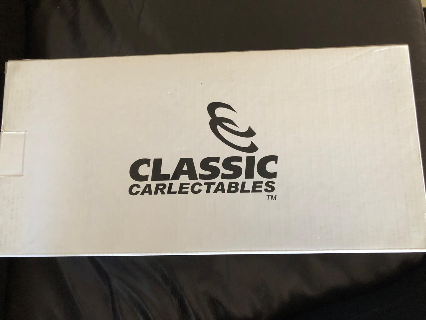 1:18 Holden VE Commodore 2009 Holden Racing Team Will Davison 18381 Classic Carlectables