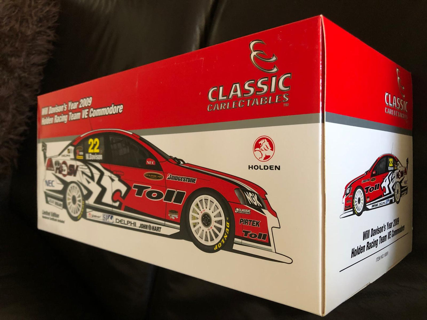1:18 Holden VE Commodore 2009 Holden Racing Team Will Davison 18381 Classic Carlectables