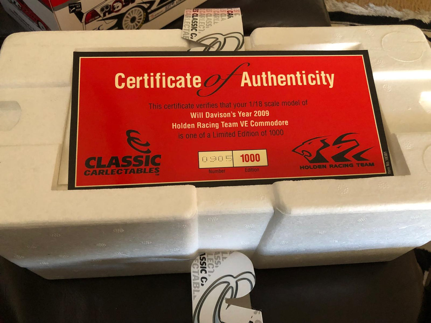 1:18 Holden VE Commodore 2009 Holden Racing Team Will Davison 18381 Classic Carlectables
