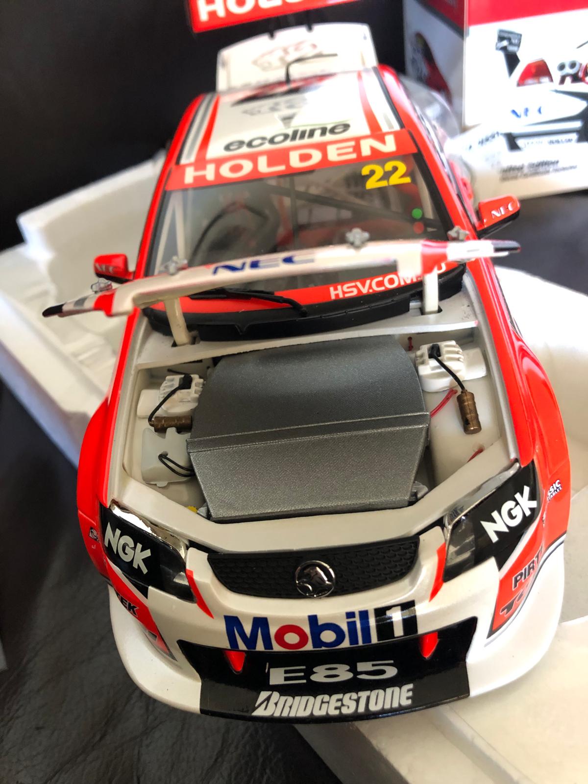 1:18 Holden VE Commodore 2009 Holden Racing Team Will Davison 18381 Classic Carlectables