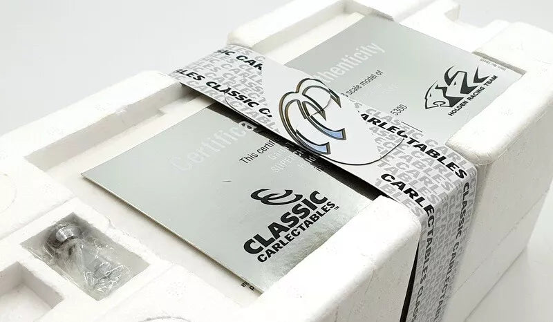 1:18 Holden VE Commodore 2009 Holden Racing Team Tander/Davison Bathurst 1000 Winner 18415 Classic Carlectables