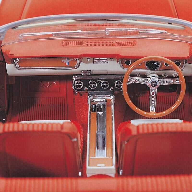 1:18 Classic Carlectables Ford Mustang Pony 1966 Signal Flare Red 18804